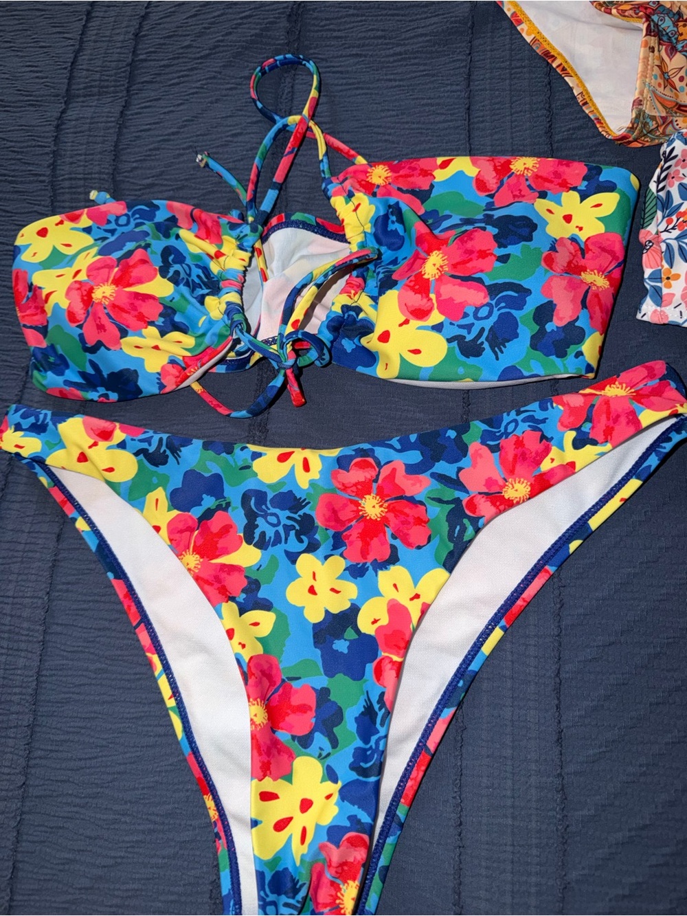 Bikini bundle - Picture 3 of 4